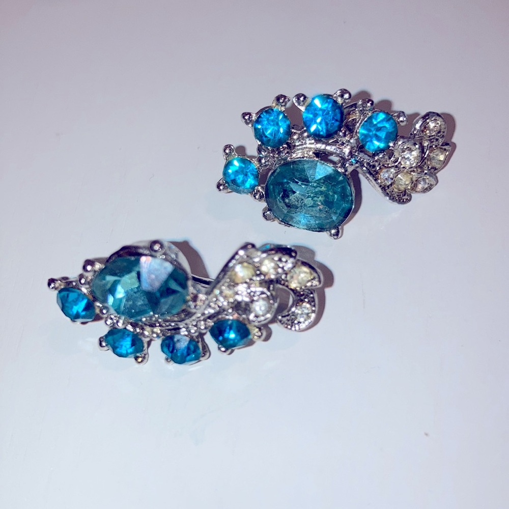 Beautiful Blue Clip on Earrings - Picture 3 of 6